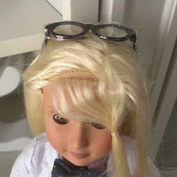 Our Generation Amelia Ann 18-inch Science Doll - Picture 11 of 13